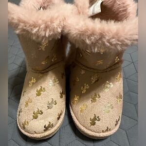 Cute pink and gold furry boots!